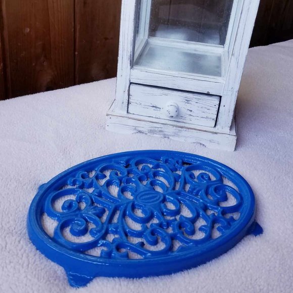 Blue Trivet Oval Cast Iron Metal Wall Table Kitchen Home Decor Vintage Design - Picture 9 of 15